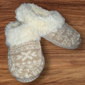 Muk Luks Womens Cozy Knit Slippers with Faux Fur Lining..9-10